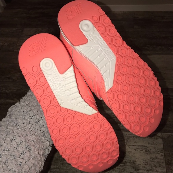 BRAND NEW NEW BALANCE 247! - Picture 4 of 5